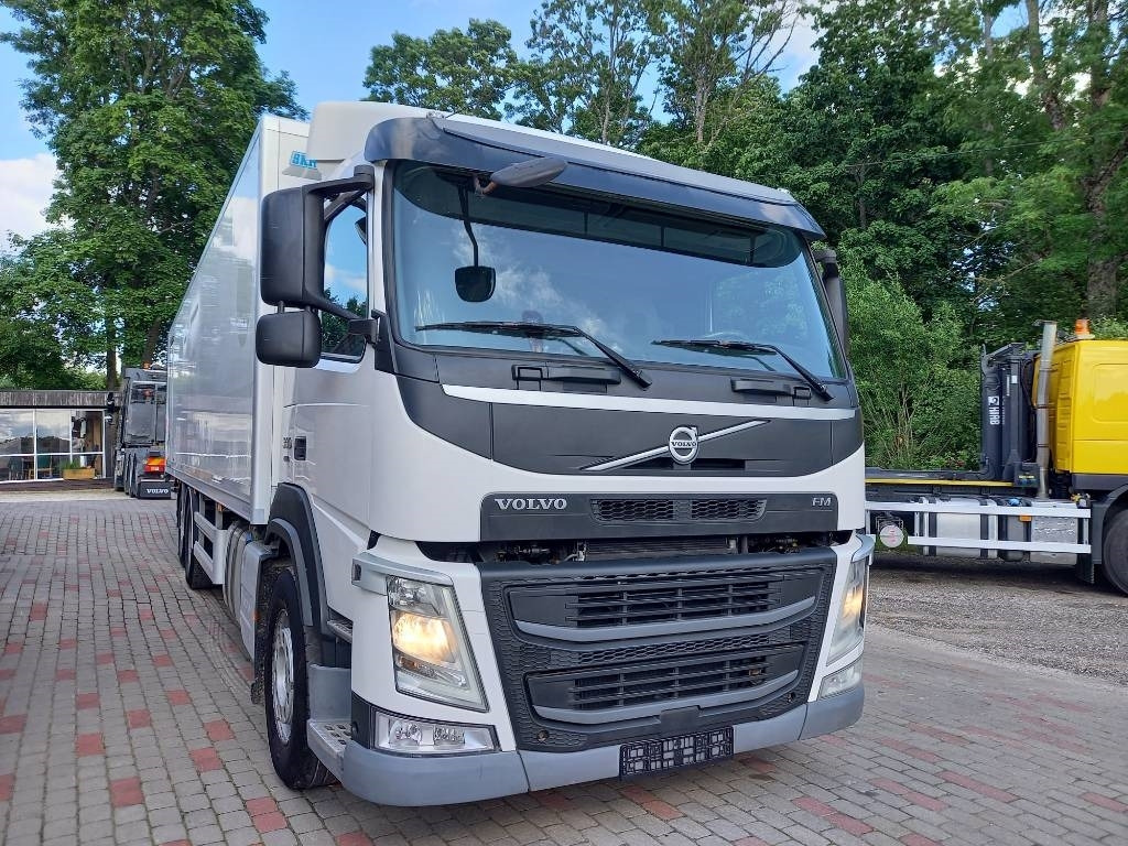 Volvo FM 330, 6x2, CARRIER SUPRA 950 U - Camion frigider: Foto 4 Volvo FM 330, 6x2, CARRIER SUPRA 950 U - Camion frigider: Foto 4