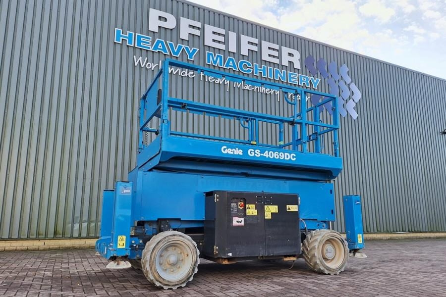 Genie GS4069DC Electric, 14m Working Height, 363kg Capac - Platforma foarfeca: Foto 1 Genie GS4069DC Electric, 14m Working Height, 363kg Capac - Platforma foarfeca: Foto 1