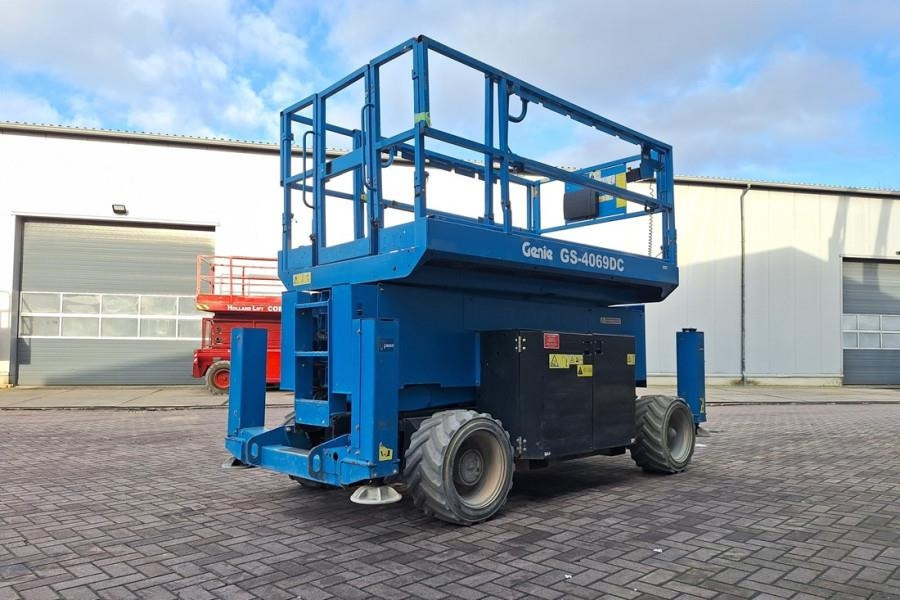 Genie GS4069DC Electric, 14m Working Height, 363kg Capac - Platforma foarfeca: Foto 2 Genie GS4069DC Electric, 14m Working Height, 363kg Capac - Platforma foarfeca: Foto 2