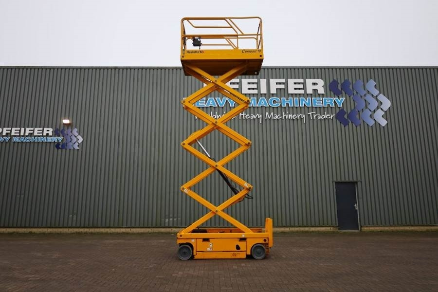 Haulotte Compact 10 Electric, 10.2m Working Height, 450kg C - Platforma foarfeca: Foto 3 Haulotte Compact 10 Electric, 10.2m Working Height, 450kg C - Platforma foarfeca: Foto 3