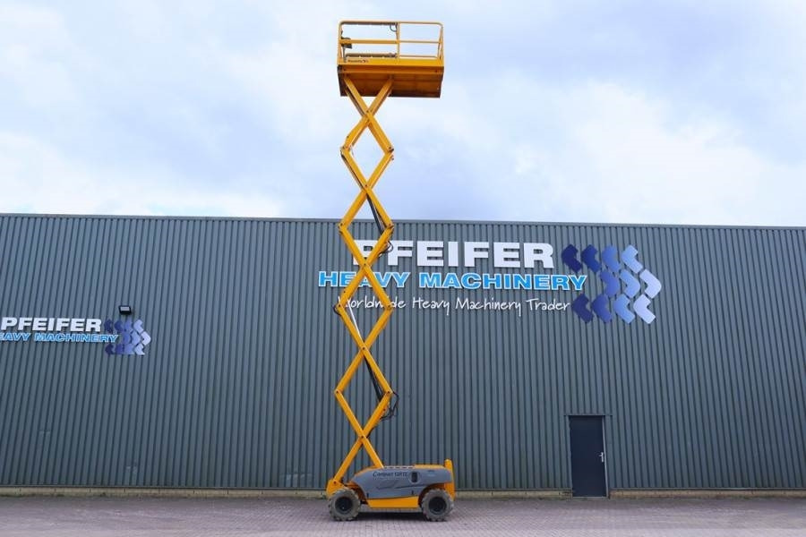 Haulotte Compact 12RTE Electric, 12m Working Height, 450kg - Platforma foarfeca: Foto 3 Haulotte Compact 12RTE Electric, 12m Working Height, 450kg - Platforma foarfeca: Foto 3