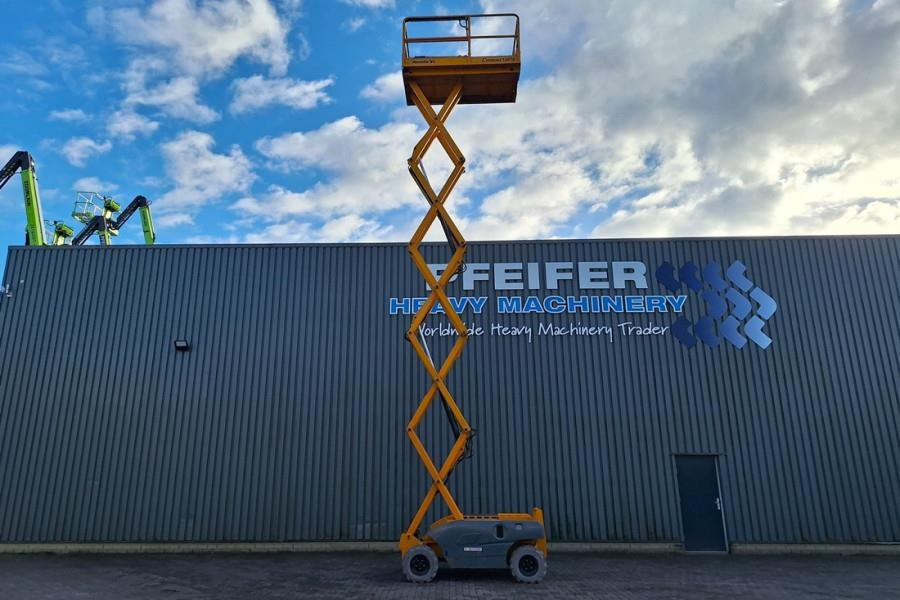 Haulotte Compact 12RTE Electric, 12m Working Height, 450kg - Platforma foarfeca: Foto 3 Haulotte Compact 12RTE Electric, 12m Working Height, 450kg - Platforma foarfeca: Foto 3