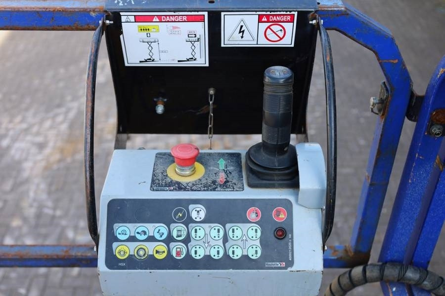 Haulotte H15SX Diesel, 4x4 Drive 15 Working Height, 500kg C - Platforma foarfeca: Foto 3 Haulotte H15SX Diesel, 4x4 Drive 15 Working Height, 500kg C - Platforma foarfeca: Foto 3