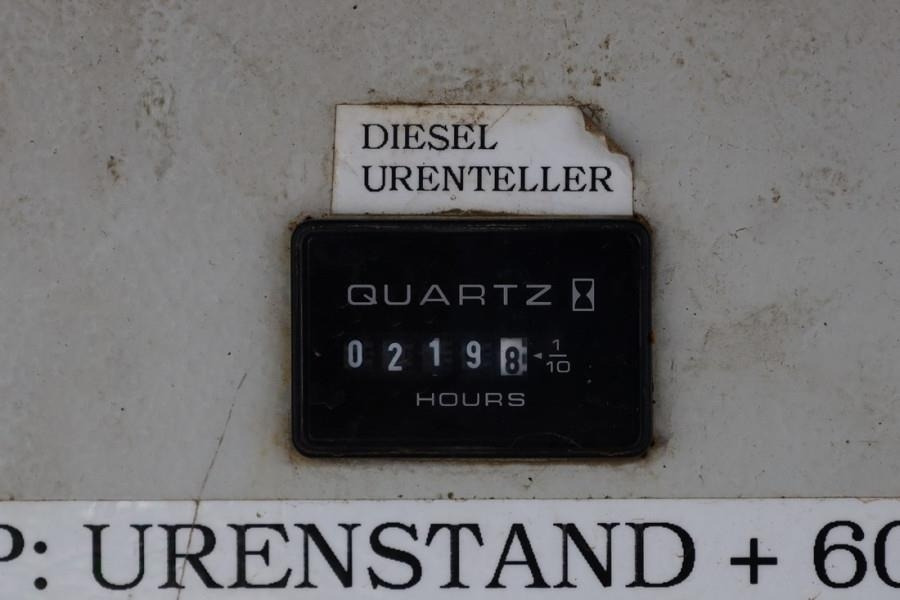 Holland Lift Megastar G-320DL30-4WDS/N Diesel, 4x4x4 Drive, 34m - Platforma foarfeca: Foto 5 Holland Lift Megastar G-320DL30-4WDS/N Diesel, 4x4x4 Drive, 34m - Platforma foarfeca: Foto 5