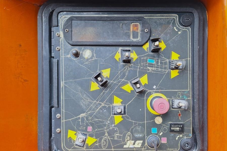 JLG 1350SJP Diesel, 4x4x4 Drive 43.3m Working Height, - Nacela articulata: Foto 4 JLG 1350SJP Diesel, 4x4x4 Drive 43.3m Working Height, - Nacela articulata: Foto 4