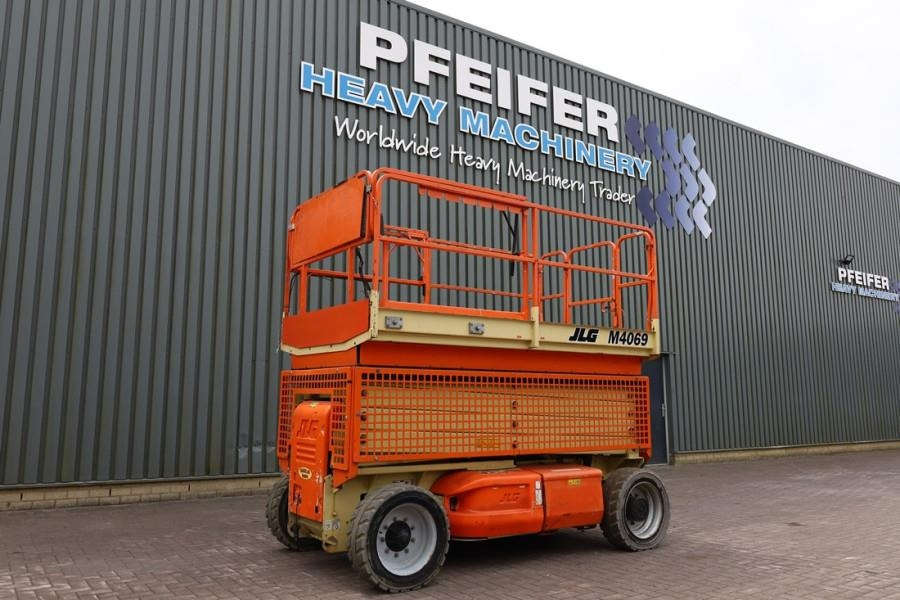 JLG M4069 Hybrid, 14.2m Working Height, 360kg Capacity - Platforma foarfeca: Foto 1 JLG M4069 Hybrid, 14.2m Working Height, 360kg Capacity - Platforma foarfeca: Foto 1