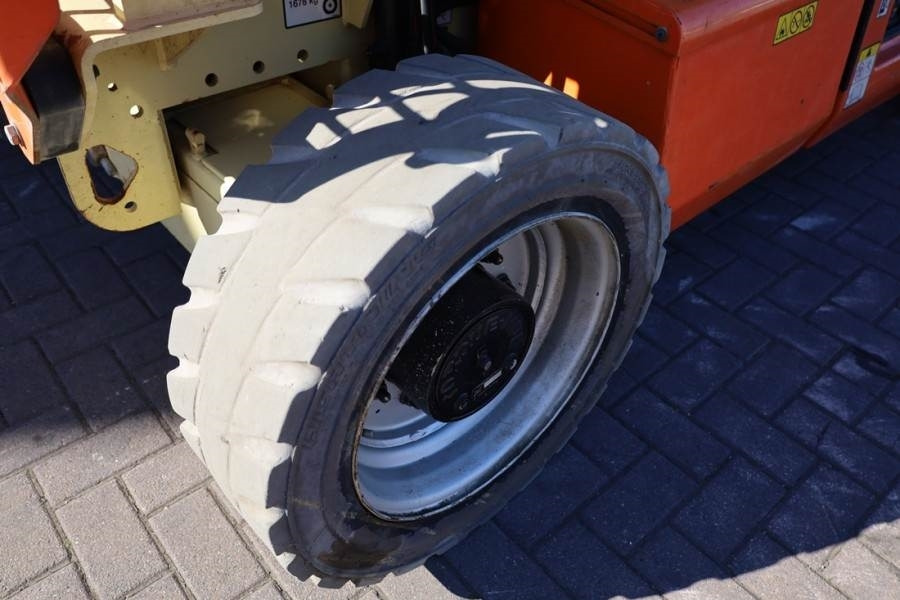 Platforma foarfeca JLG M4069 Hybrid, 14.2m Working Height, 360kg Capacity: Foto 17 Platforma foarfeca JLG M4069 Hybrid, 14.2m Working Height, 360kg Capacity: Foto 17