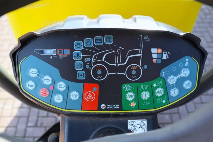 Wacker Neuson RD28-120 Diesel, Front And Rear Vibrating Smooth D - Cilindru compactor pentru asfalt: Foto 4 Wacker Neuson RD28-120 Diesel, Front And Rear Vibrating Smooth D - Cilindru compactor pentru asfalt: Foto 4