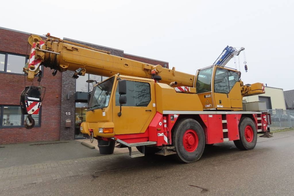 Liebherr LTM 1030-2.1 - Macara tot teren: Foto 1 Liebherr LTM 1030-2.1 - Macara tot teren: Foto 1