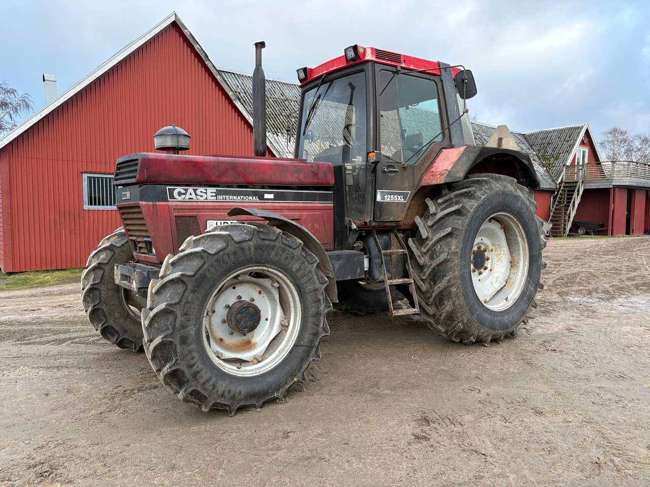 Case International 1255XL - Tractor agricol: Foto 1 Case International 1255XL - Tractor agricol: Foto 1