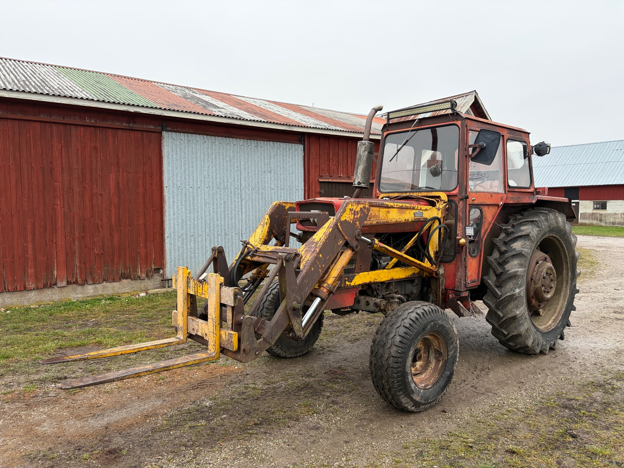 Massey Ferguson 1175 - Tractor agricol: Foto 1 Massey Ferguson 1175 - Tractor agricol: Foto 1