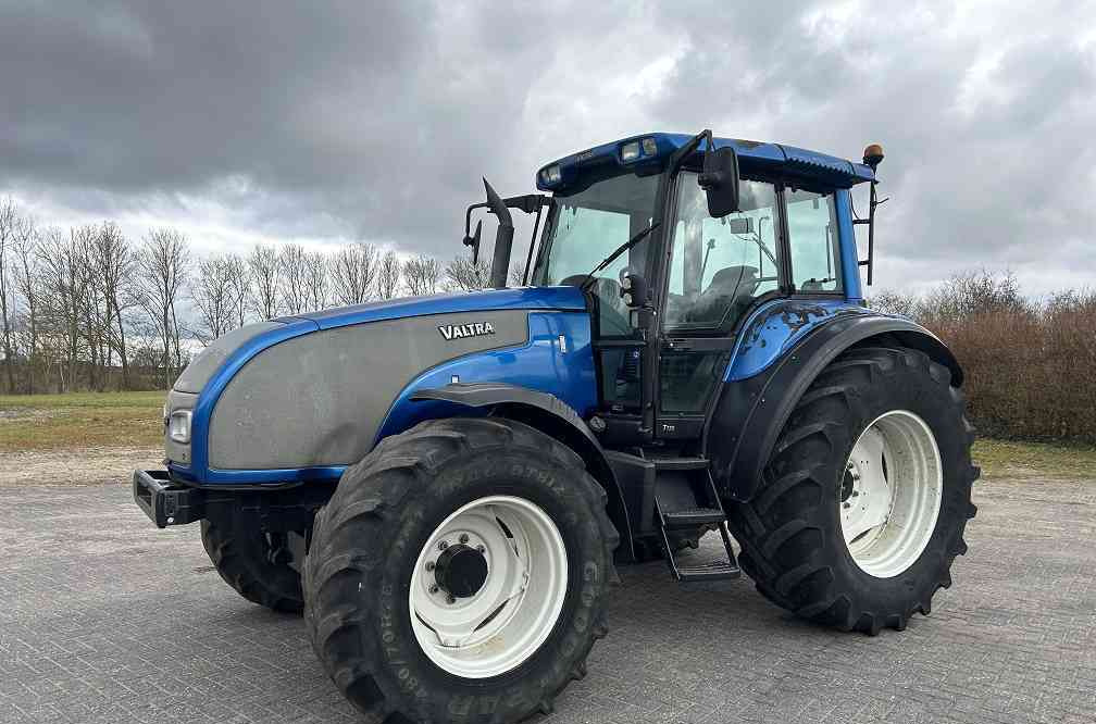 Valtra T130 trekker - Tractor agricol: Foto 1 Valtra T130 trekker - Tractor agricol: Foto 1