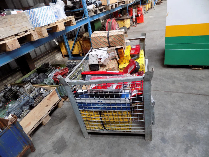 Verlichting voor truck en trailer HELLA VERLICHTING truck en trailer - Coada lumini: Foto 2 Verlichting voor truck en trailer HELLA VERLICHTING truck en trailer - Coada lumini: Foto 2