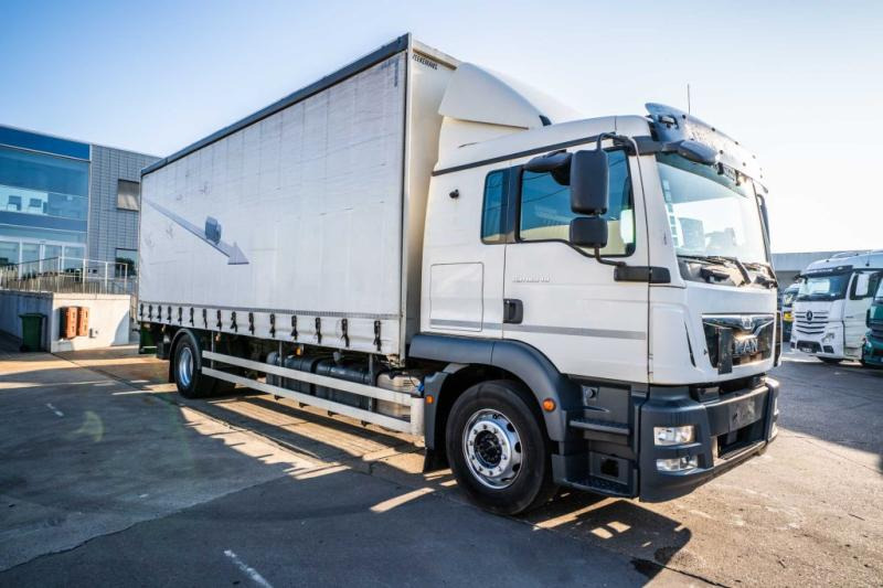 MAN TGM 18.340 BL+DHOLLANDIA - Camion cu prelată: Foto 2 MAN TGM 18.340 BL+DHOLLANDIA - Camion cu prelată: Foto 2