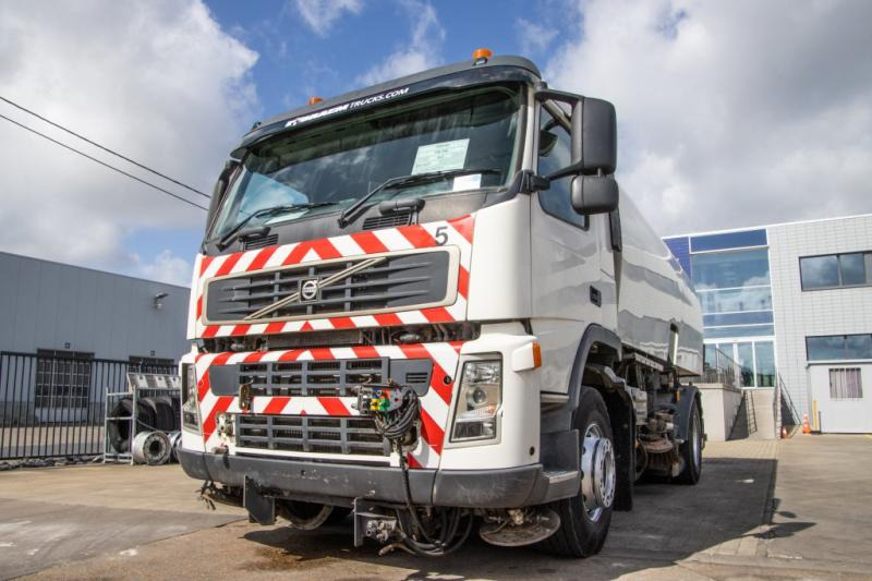 Volvo FM 340 - BUCHER SCHÖRLING 8000 - Măturătoare stradală: Foto 2 Volvo FM 340 - BUCHER SCHÖRLING 8000 - Măturătoare stradală: Foto 2