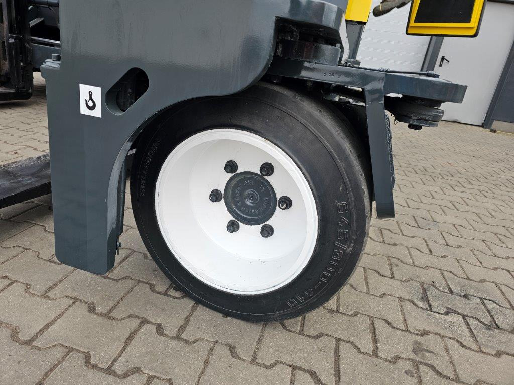 Combilift C12000 - Stivuitor cu catarg retractabil, cu schimbare rapidă de direcţie: Foto 2 Combilift C12000 - Stivuitor cu catarg retractabil, cu schimbare rapidă de direcţie: Foto 2