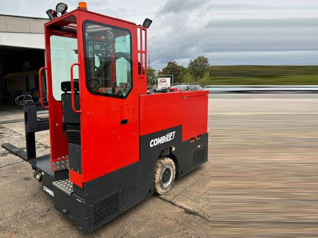 Combilift C3000 STE - TRIPLEX - Stivuitor cu catarg retractabil, cu schimbare rapidă de direcţie: Foto 3 Combilift C3000 STE - TRIPLEX - Stivuitor cu catarg retractabil, cu schimbare rapidă de direcţie: Foto 3