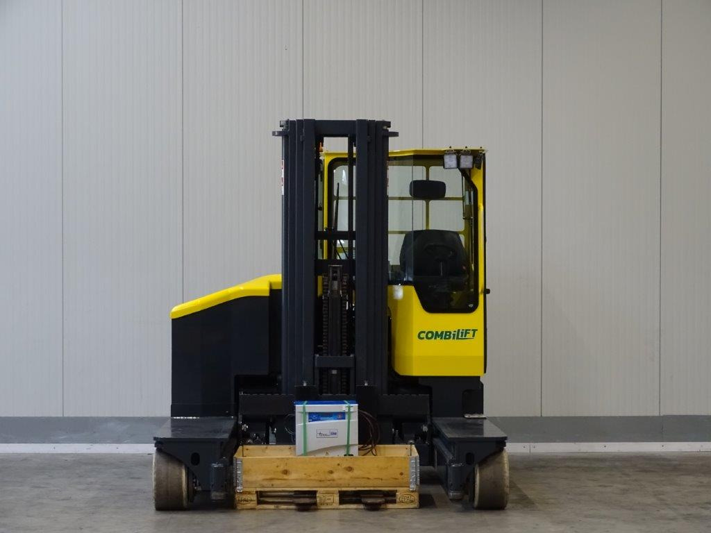 Combilift C4000ET - TRIPLEX - Stivuitor cu catarg retractabil, cu schimbare rapidă de direcţie: Foto 2 Combilift C4000ET - TRIPLEX - Stivuitor cu catarg retractabil, cu schimbare rapidă de direcţie: Foto 2