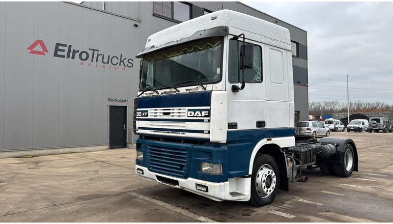 DAF XF 95.380 (EURO 2 / MANUAL GEARBOX / BOITE MANUELLE / TRES PROPRE / CLEAN TRUCK) - Cap tractor: Foto 1 DAF XF 95.380 (EURO 2 / MANUAL GEARBOX / BOITE MANUELLE / TRES PROPRE / CLEAN TRUCK) - Cap tractor: Foto 1