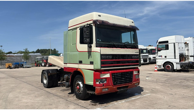 DAF XF 95.430 (EURO 3 / BOITE MANUELLE / MANUAL GEARBOX) - Cap tractor: Foto 3 DAF XF 95.430 (EURO 3 / BOITE MANUELLE / MANUAL GEARBOX) - Cap tractor: Foto 3