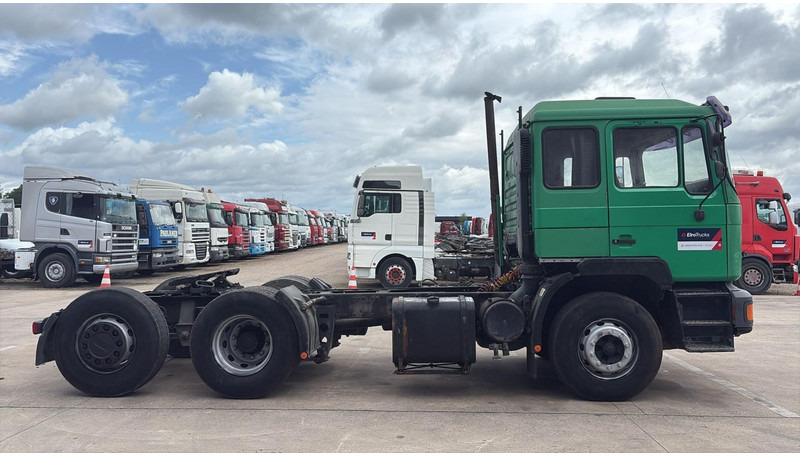 MAN 25.372 (6X2 / MANUAL PUMP / POMPE MANUELLE / 8 TYRES / 6 CYLINDERS) - Cap tractor: Foto 4 MAN 25.372 (6X2 / MANUAL PUMP / POMPE MANUELLE / 8 TYRES / 6 CYLINDERS) - Cap tractor: Foto 4