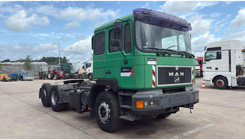MAN 25.372 (6X2 / MANUAL PUMP / POMPE MANUELLE / 8 TYRES / 6 CYLINDERS) - Cap tractor: Foto 3 MAN 25.372 (6X2 / MANUAL PUMP / POMPE MANUELLE / 8 TYRES / 6 CYLINDERS) - Cap tractor: Foto 3