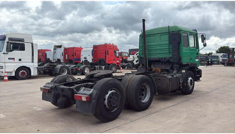 MAN 25.372 (6X2 / MANUAL PUMP / POMPE MANUELLE / 8 TYRES / 6 CYLINDERS) - Cap tractor: Foto 5 MAN 25.372 (6X2 / MANUAL PUMP / POMPE MANUELLE / 8 TYRES / 6 CYLINDERS) - Cap tractor: Foto 5