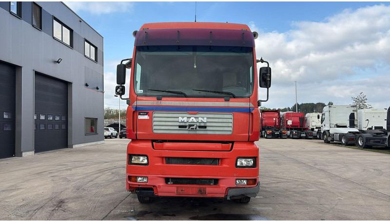 MAN TGA 18.410 (POMPE MANUELLE / MANUAL PUMP / BOITE MANUELLE / MANUAL GEARBOX) - Camion şasiu: Foto 2 MAN TGA 18.410 (POMPE MANUELLE / MANUAL PUMP / BOITE MANUELLE / MANUAL GEARBOX) - Camion şasiu: Foto 2