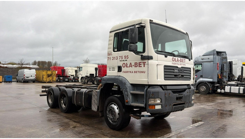 MAN TGA 26.310 (MANUAL PUMP / POMPE MANUELLE / MANUAL GEARBOX / BOITE MANUELLE / LAMES / GRAND PONT / STEEL SUSP.) - Camion şasiu: Foto 3 MAN TGA 26.310 (MANUAL PUMP / POMPE MANUELLE / MANUAL GEARBOX / BOITE MANUELLE / LAMES / GRAND PONT / STEEL SUSP.) - Camion şasiu: Foto 3