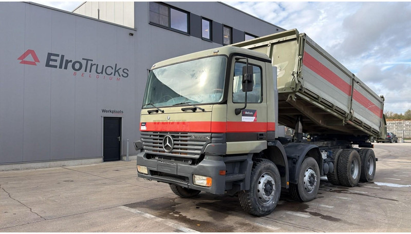 Mercedes-Benz Actros 3235 (EPS / LAMES / GRAND PONT / STEEL SUSP. / 3 PEDALES / MP1) - Camion basculantă: Foto 1 Mercedes-Benz Actros 3235 (EPS / LAMES / GRAND PONT / STEEL SUSP. / 3 PEDALES / MP1) - Camion basculantă: Foto 1