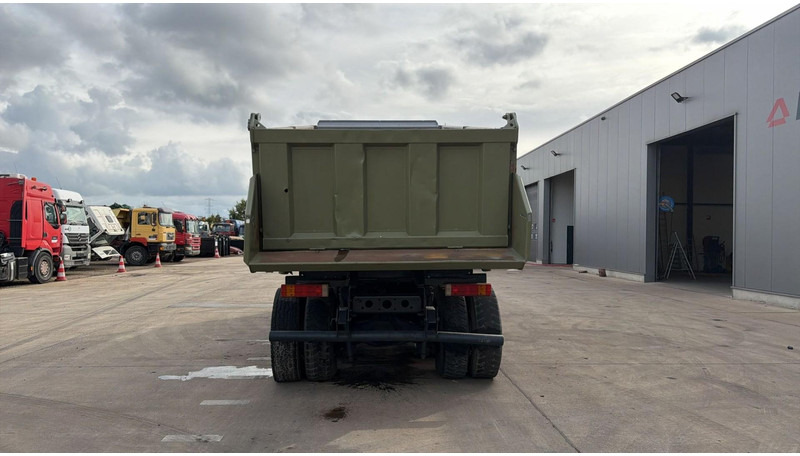 Mercedes-Benz Actros 3235 (EPS / LAMES / GRAND PONT / STEEL SUSP. / 3 PEDALES / MP1) - Camion basculantă: Foto 5 Mercedes-Benz Actros 3235 (EPS / LAMES / GRAND PONT / STEEL SUSP. / 3 PEDALES / MP1) - Camion basculantă: Foto 5