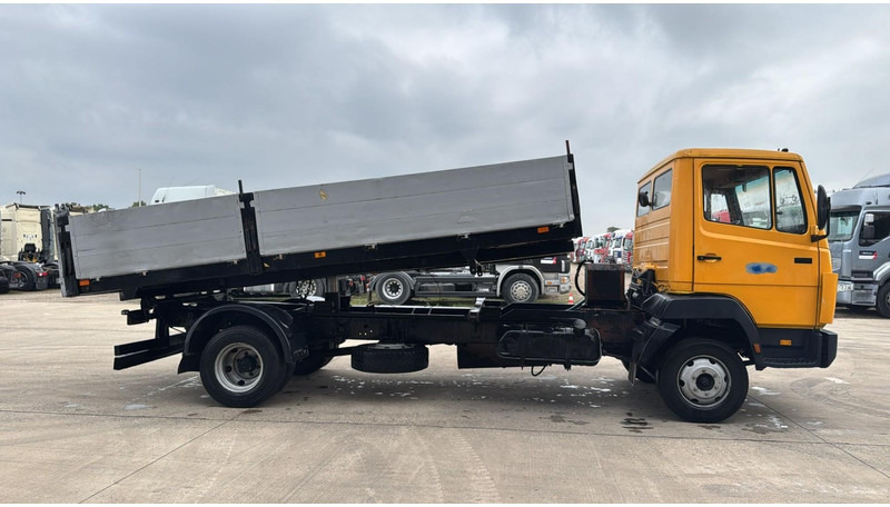 Mercedes-Benz SK 814 (MANUAL PUMP / POMPE MANUELLE / LAMES) - Camion basculantă: Foto 3 Mercedes-Benz SK 814 (MANUAL PUMP / POMPE MANUELLE / LAMES) - Camion basculantă: Foto 3