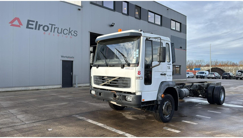 Volvo FL 220 (BELGIAN TRUCK / CAMION BELGE / MANUAL GEARBOX / BOITE MANUELLE) - Camion şasiu: Foto 1 Volvo FL 220 (BELGIAN TRUCK / CAMION BELGE / MANUAL GEARBOX / BOITE MANUELLE) - Camion şasiu: Foto 1