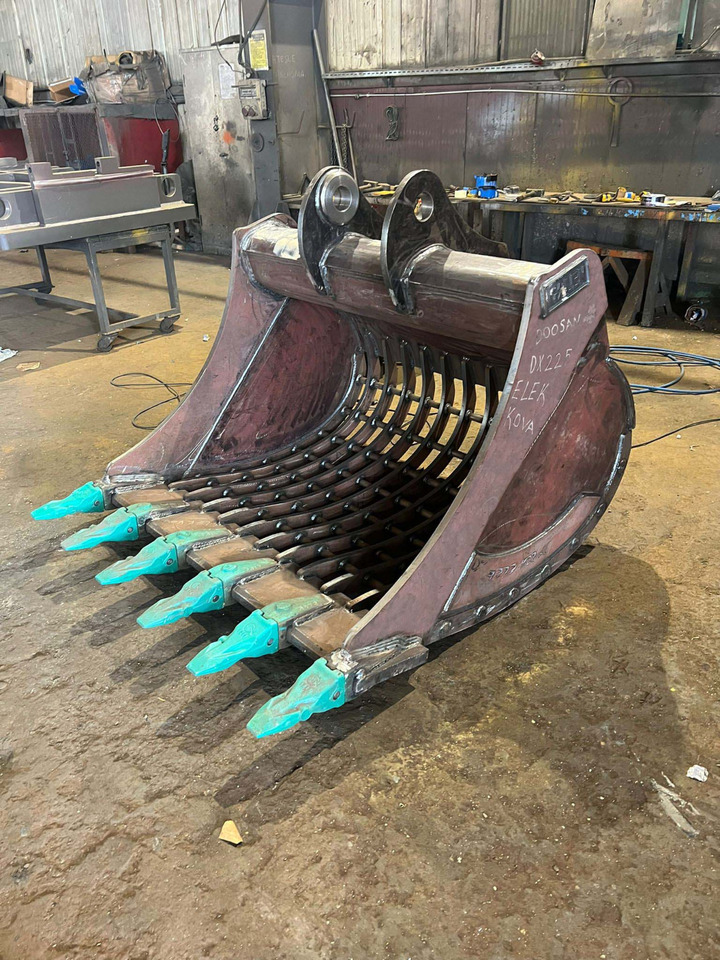 DOOSAN DX225 Sorting Bucket - Cupă pentru sortarea pentru Excavator pe şenile: Foto 1 DOOSAN DX225 Sorting Bucket - Cupă pentru sortarea pentru Excavator pe şenile: Foto 1