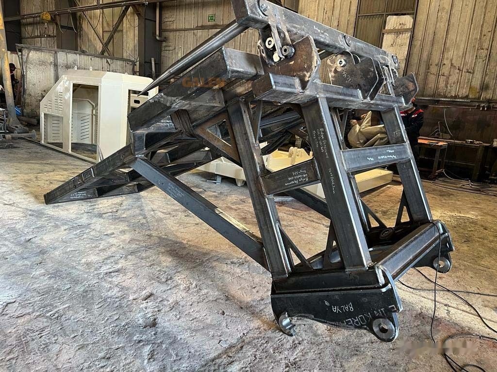 Galen Loader Bale Spear Attachment - Furci pentru Utilaje agricole: Foto 1 Galen Loader Bale Spear Attachment - Furci pentru Utilaje agricole: Foto 1