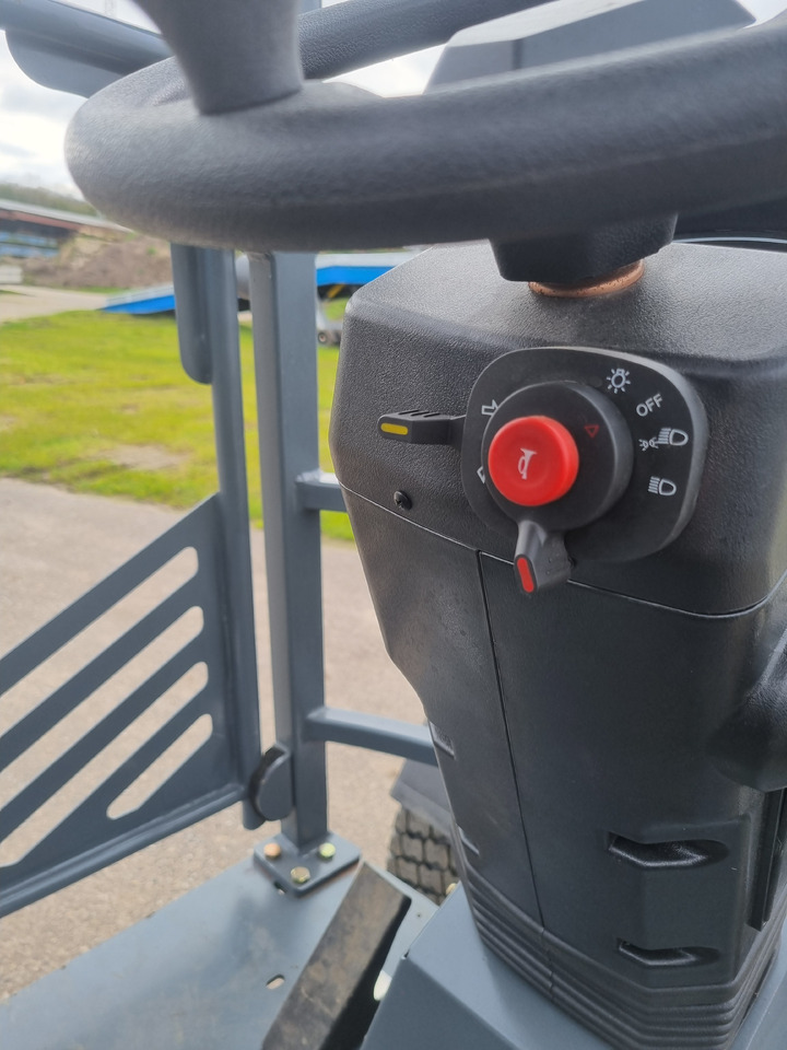 Încărcător frontal pe pneuri nou WCM L2316: Foto 28