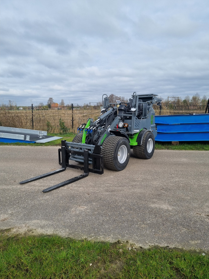 Încărcător frontal pe pneuri nou WCM L2316: Foto 8