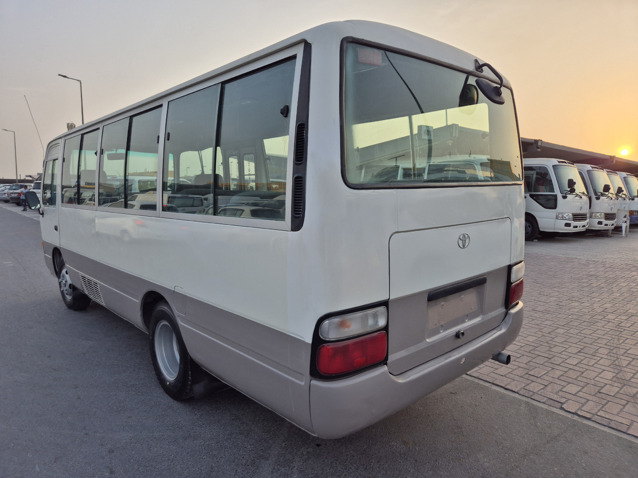 TOYOTA Coaster ... Nos bus -Originaires TOYOTA ...pas Chinois... T72 ... - Microbuz, Transport persoane: Foto 3 TOYOTA Coaster ... Nos bus -Originaires TOYOTA ...pas Chinois... T72 ... - Microbuz, Transport persoane: Foto 3