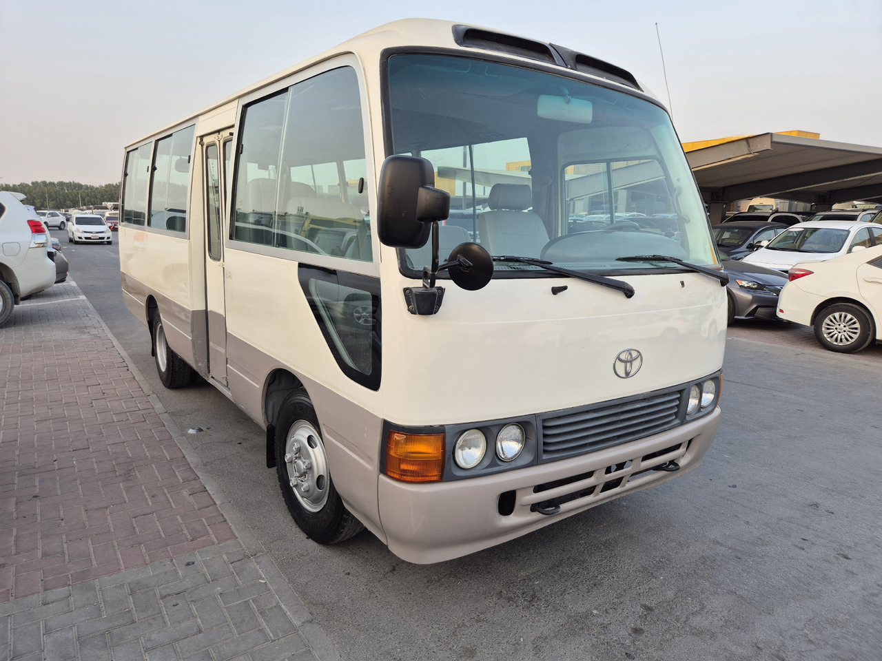 TOYOTA Coaster ... Nos bus -Originaires TOYOTA ...pas Chinois... T72 ... - Microbuz, Transport persoane: Foto 1 TOYOTA Coaster ... Nos bus -Originaires TOYOTA ...pas Chinois... T72 ... - Microbuz, Transport persoane: Foto 1