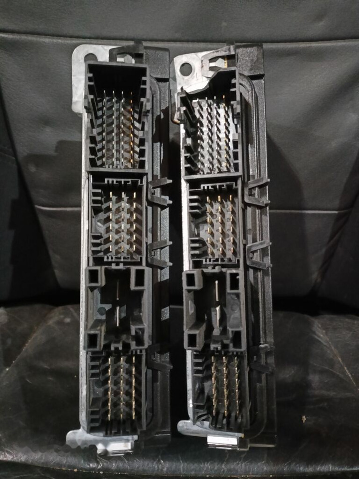 Scania G,R,S 2632613 truck - Calculator de bord pentru Camion: Foto 3 Scania G,R,S 2632613 truck - Calculator de bord pentru Camion: Foto 3