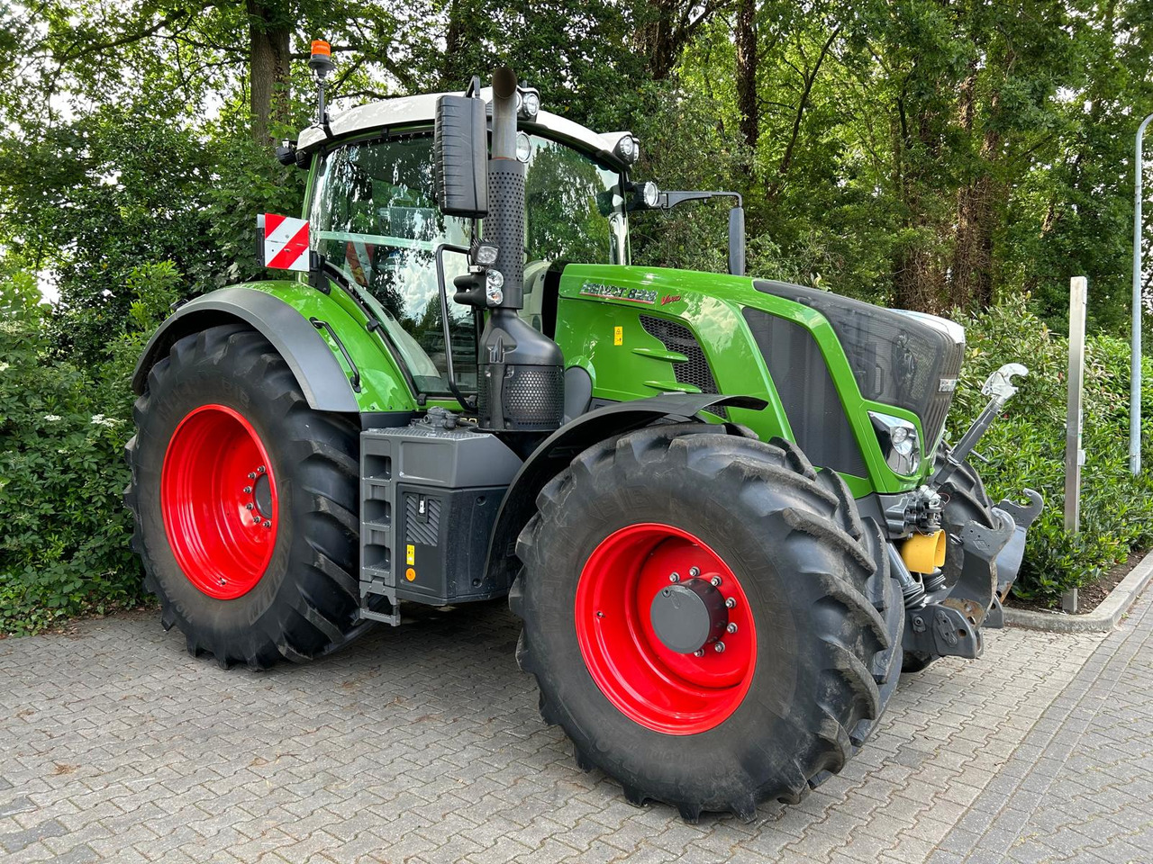 FENDT 828 Vario S4 ProfiPlus - Tractor agricol: Foto 5 FENDT 828 Vario S4 ProfiPlus - Tractor agricol: Foto 5