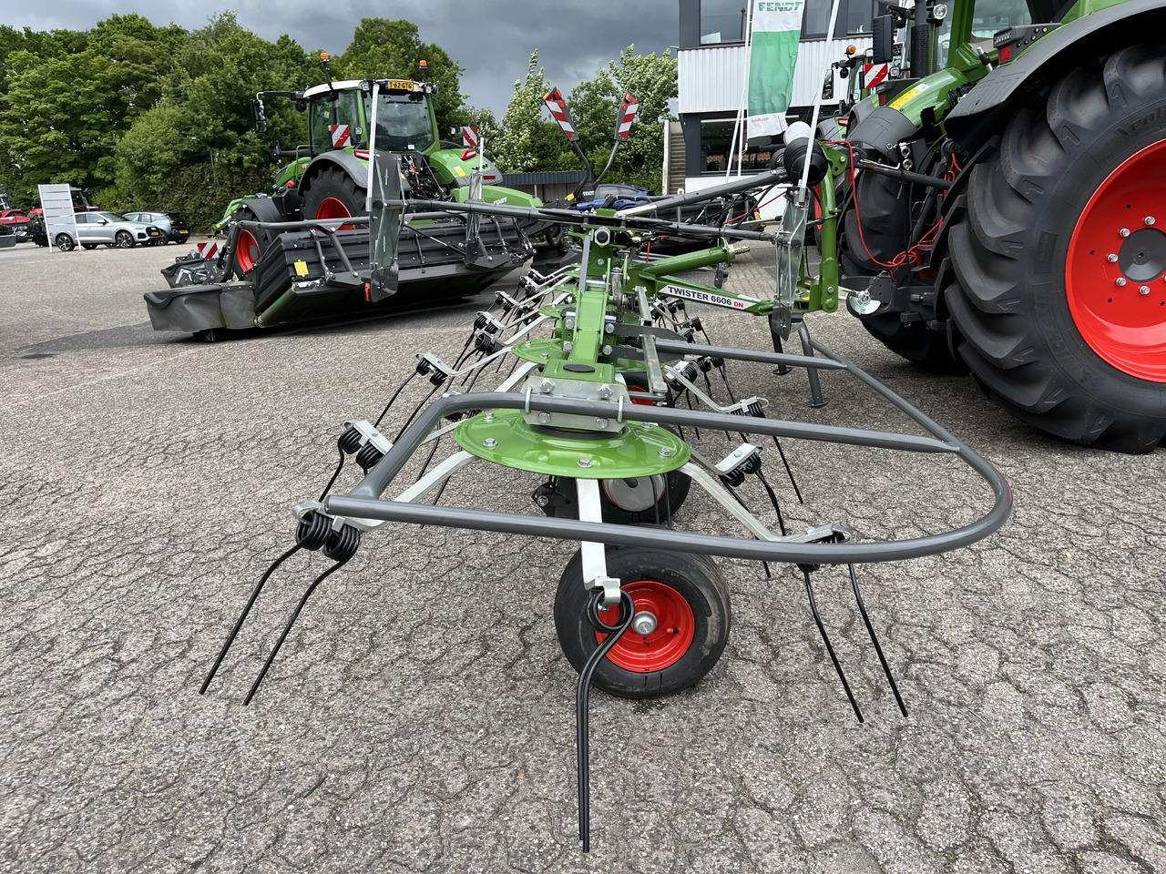 FENDT Twister 6606DN - Maşină de întors fânul: Foto 3 FENDT Twister 6606DN - Maşină de întors fânul: Foto 3