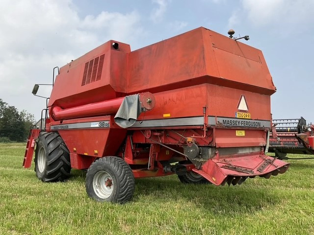 MASSEY FERGUSON 38RS - Combină de recoltat cereale: Foto 5 MASSEY FERGUSON 38RS - Combină de recoltat cereale: Foto 5