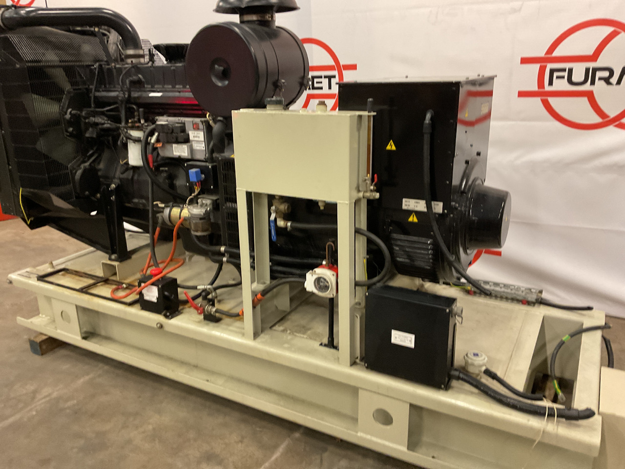 Perkins 250KVA, low standby hours and very complete. - Generator electric: Foto 4 Perkins 250KVA, low standby hours and very complete. - Generator electric: Foto 4