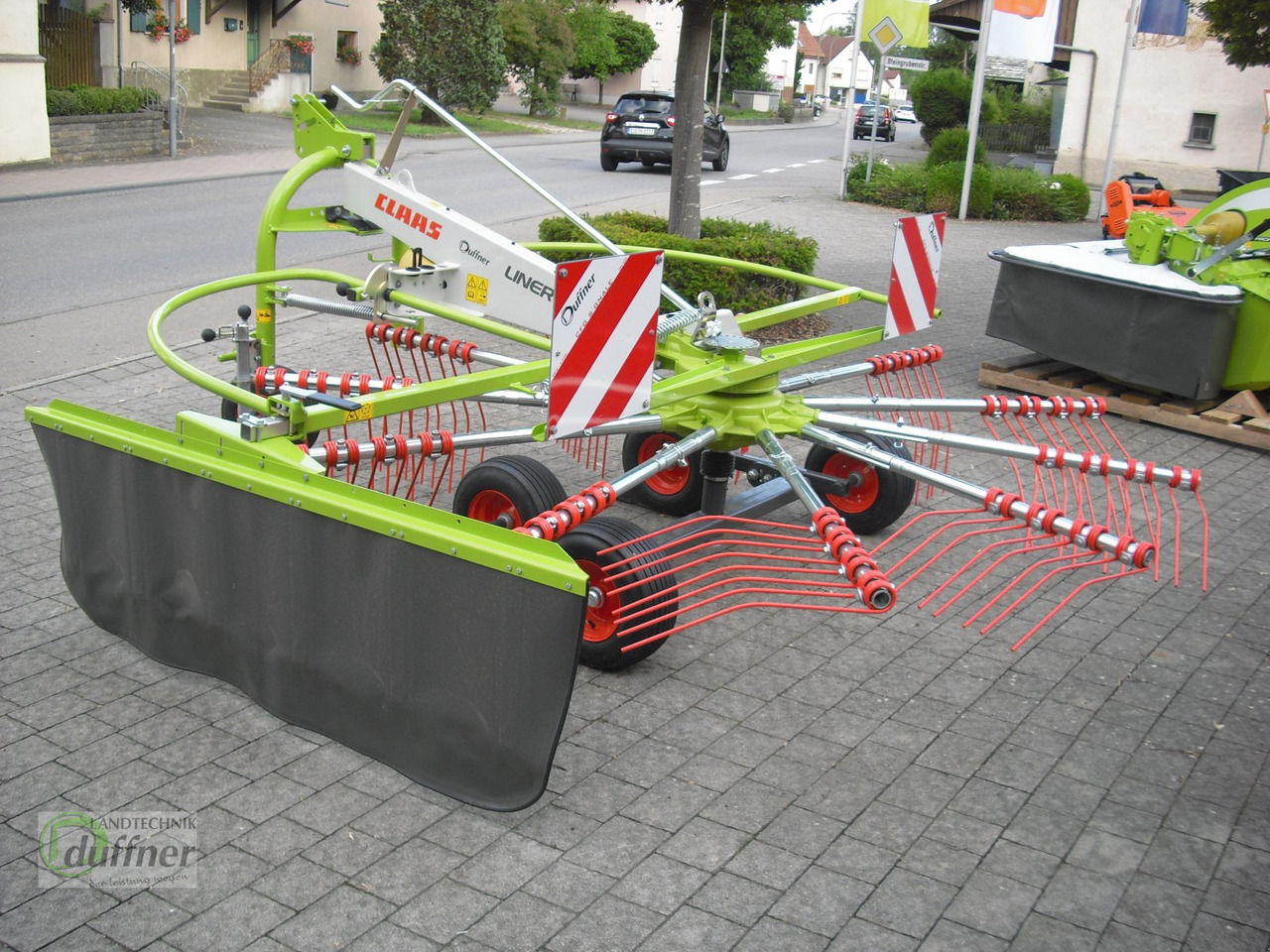 CLAAS Liner 370 - Maşină de întors fânul: Foto 4 CLAAS Liner 370 - Maşină de întors fânul: Foto 4