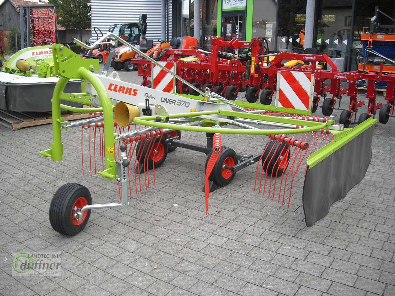 CLAAS Liner 370 - Maşină de întors fânul: Foto 2 CLAAS Liner 370 - Maşină de întors fânul: Foto 2