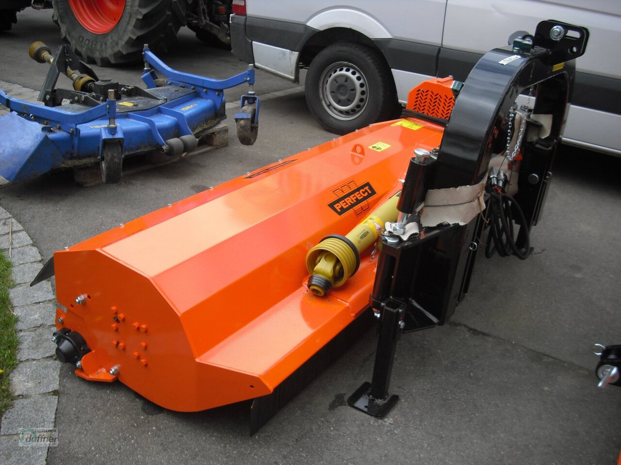 Perfect ZW 210 - Tocător resturi vegetale/ Mulcer: Foto 2 Perfect ZW 210 - Tocător resturi vegetale/ Mulcer: Foto 2