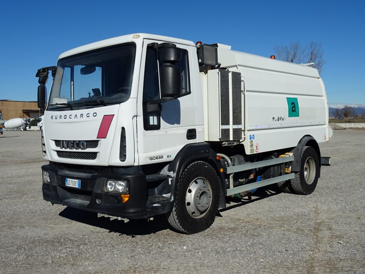 IVECO EUROCARGO 150E22 - Măturătoare stradală: Foto 3 IVECO EUROCARGO 150E22 - Măturătoare stradală: Foto 3