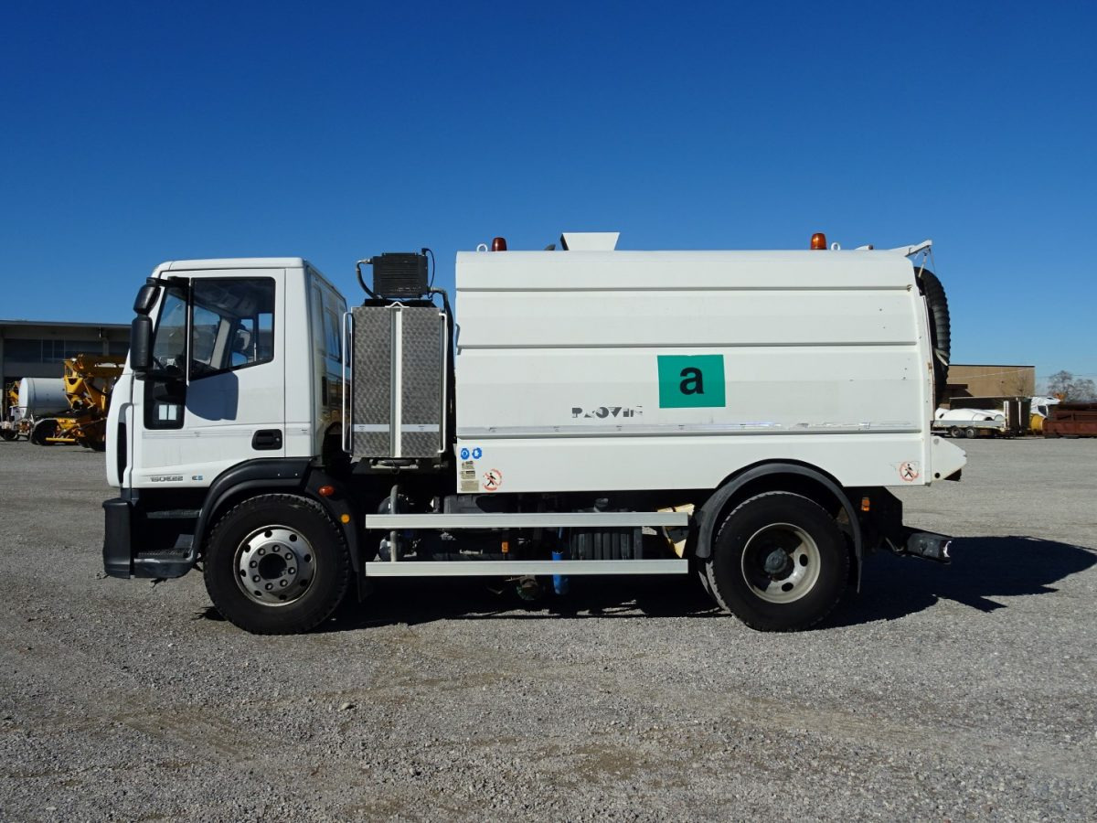 IVECO EUROCARGO 150E22 - Măturătoare stradală: Foto 4 IVECO EUROCARGO 150E22 - Măturătoare stradală: Foto 4