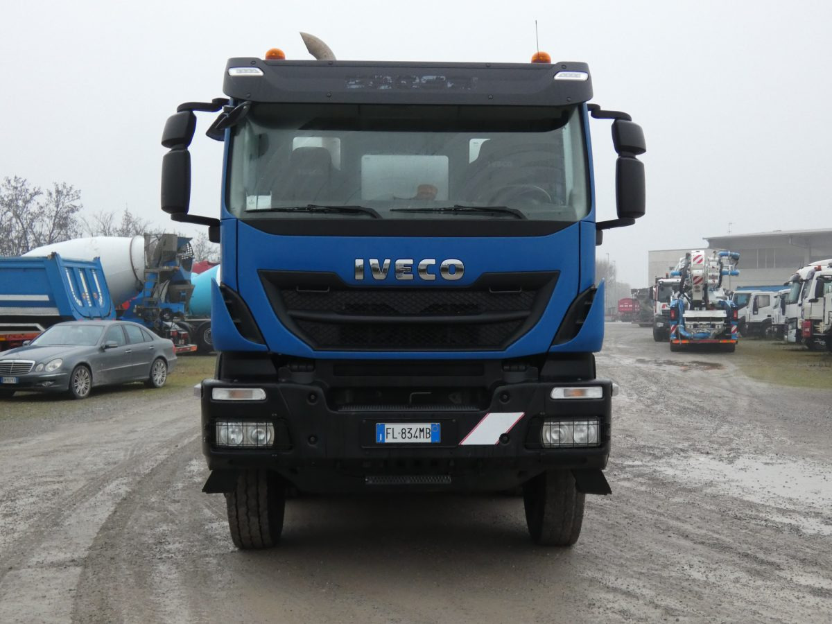 IVECO TRAKKER 450 CIFA RY 1300 - Autobetonieră: Foto 4 IVECO TRAKKER 450 CIFA RY 1300 - Autobetonieră: Foto 4